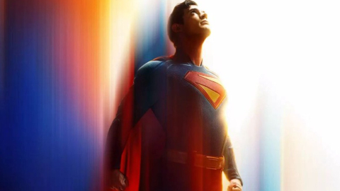 Detalle del primer afiche oficial de 'Superman', cuyo estro está previsto para 2025.