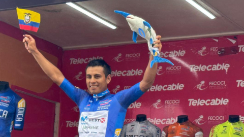 Santiago Montenegro celebrando su victoria en la Vuelta a Costa Rica, 21 de diciembre de 2024.