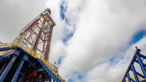 Torre petrolera en el campo petrolero Sacha, ubicado en la Amazonía ecuatoriana, el 20 de octubre de 2021.