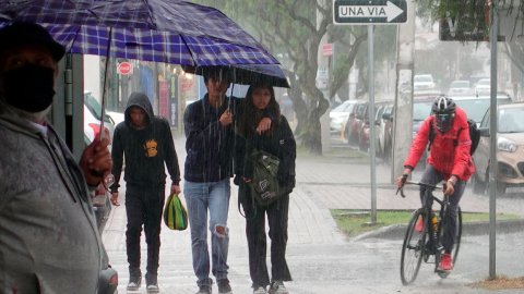 Imagen de archivo de lluvia en Cuenca, en Azuay.