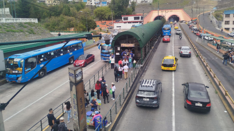 Circulación vehicular en Quito. Este jueves 26 de diciembre no circularán los carros cuyas placas terminan en 7 y 8 por el Pico y Placa.