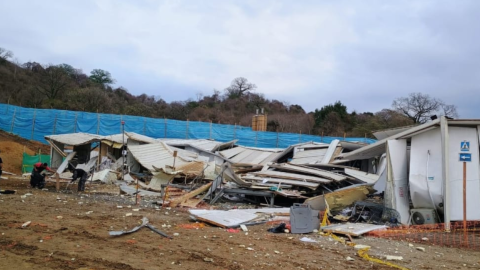 Un ataque con explosivos dejó daños en los terrenos donde se construye la nueva cárcel en la comuna Juntas del Pacífico, en Santa Elena, el 25 de diciembre de 2024.