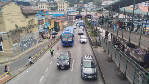 Circulación vehicular en Quito. Este viernes 27 de diciembre de 2024 no podrán circular los vehículos cuyas placas terminan en 9 y 0.