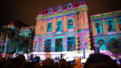 Proyección de mapping en el colegio Benigno Malo, en Cuenca, el 9 de diciembre de 2024.