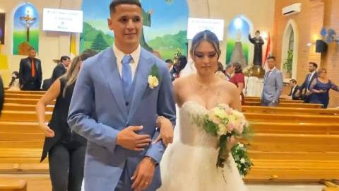 Alex Arce, delantero paraguayo de Liga de Quito, durante su casamiento con su esposa, Clarissa Fernández.