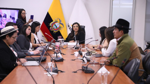 Comisión aprueba informe para eliminar prohibición de bases militares extranjeras en Ecuador