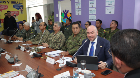 El Ministro de Defensa, Gian Carlo Loffredo; el jefe del Comando Conjunto, Jaime Vela; y Celiano Cevallos, Comandante de la FAE acudieron este 30 de diciembre de 2024 a la Asamblea.