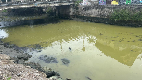 Rompimiento natural de la duna, ocurrido el 23 de diciembre de 2024 en el estero Chicharrón, de Montañita., en la provincia de Santa Elena.