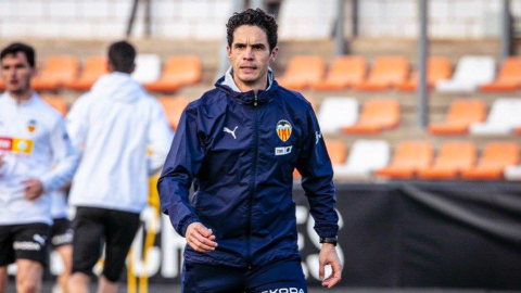 Josep Alcácer, durante un entrenamiento con el Valencia CF, el 29 de diciembre de 2024.