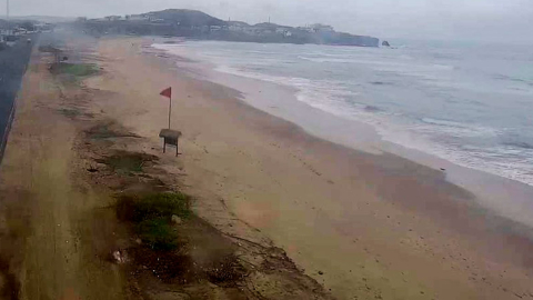 Bandera roja por oleaje en Punta Carnero, playa ubicada en Santa Elena.