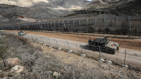 Vehiculos militares de Israel durante el conflicto contra Hamás.