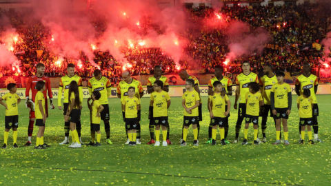 Los jugadores de Barcelona en la Noche Amarilla 2024 de Quito, en el estadio Olímpico Atahualpa.