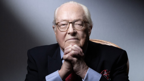 Jean-Marie Le Pen posa durante una sesión de fotos