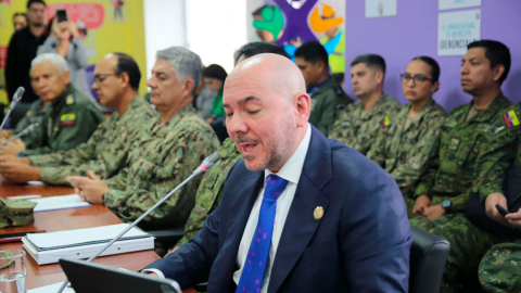 El ministro de Defensa, Gian Carlo Loffredo, durante una sesión de la Comisión de Niñez y Adolescencia en la Asamblea Nacional.