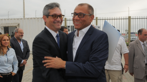 Tomislav Topic junto al exvicepresidente Jorge Glas durante la inauguración de la fábrica de fibra óptica LatamFiberhome, el 16 de agosto de 2016, en Durán.