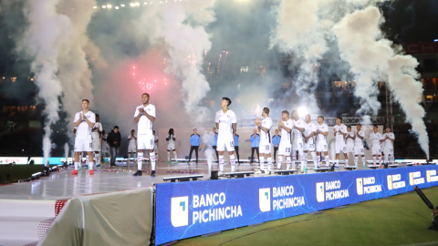 Los jugadores de Liga de Quito durante la presentación del equipo en la Noche Blanca, el 17 de febrero de 2024.