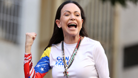 La líder opositora Maria Corina Machado mientras se dirige a los venezolanos en una protesta, 9 de enero de 2025.