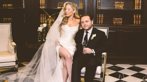 Caitlin Hale y Angelo Massagli en el día de su matrimonio, 8 de enero de 2025.