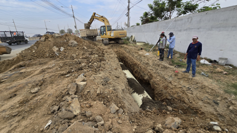 Instalación de colector de aguas lluvias - Av. Miguel Yúnez Zagia.