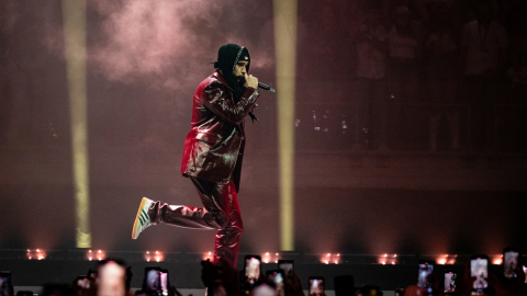 Bad Bunny se presenta en el escenario en "Most Wanted Tour" en el Kaseya Center de Miami el 24 de mayo de 2024.