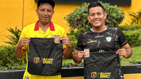 Hinchas de Barcelona SC que se convirtieron en socios el 15 de enero de 2025, en el estadio Banco Pichincha, de Guayaquil.