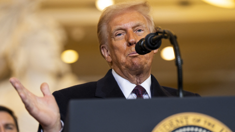 El presidente de Estados Unidos da un discurso en el salón de la Emancipación (Emancipation Hall) del Capitolio estadounidense en Washington, el 20 de enero de 2025.