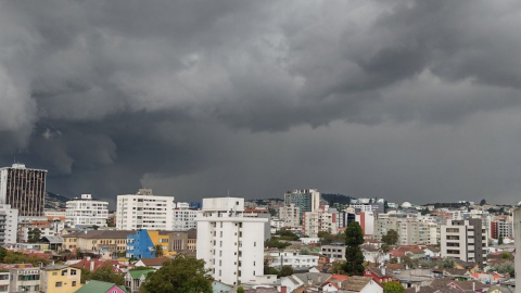 Fotografía de Quito tomada desde el sector de La Mariscal, este 20 de enero de 2025.