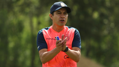 Eduardo Moscoso, durante un entrenamiento de la selección femenina Sub 17 de Ecuador, el 22 de octubre de 2024.