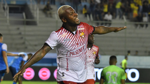 Gabriel Cortez, volante de Barcelona SC, celebra su gol ante el Manta FC, este martes 21 de enero en el estadio Jocay.