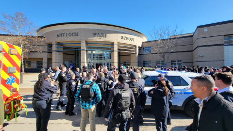 Autoridades fuera del Antioch High School in Nashville, Tennessee, 22 de enero de 2025.