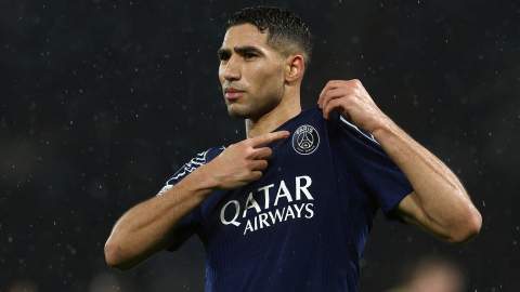 Achraf Hakimi celebra un gol con el PSG ante el Manchester City en París, el 22 de enero de 2025.