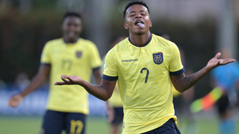 Keny Arroyo celebra un gol de Ecuador contra Bolivia en la Fecha 1 del Sudamericano Sub 20, el viernes 24 de enero de 2025.