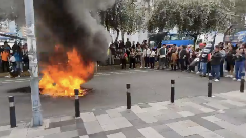 Dirigentes de la Economía Popular y Solidaria en el cierre vial por protestas por falta de pagos, 24 de enero de 2025.