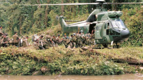 Soldados de Ecuador transportándose en la Guerra del Cenepa de 1995.