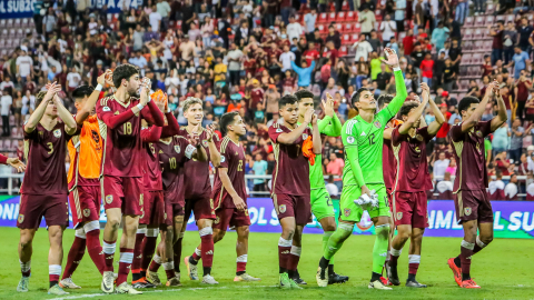 Los jugadores de Venezuela festejan la victoria sobre Perú, en el Sudamericano Sub 20, el 25 de enero de 2025.