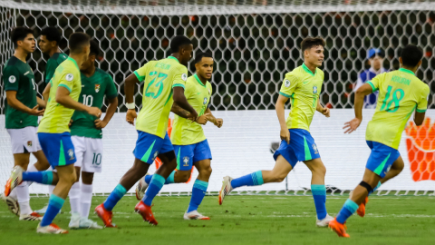 Jugadores de Brasil festejando su gol ante Bolivia en el Sudamericano Sub 20, 26 de enero de 2025.