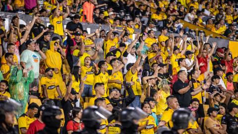 La hinchada de Barcelona SC, en un partido por la LigaPro 2025.