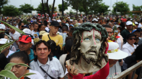 Fieles católicos en la procesión del Cristo del Consuelo, en Semana Santa, 29 de marzo de 2025.