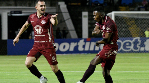 Los jugadores de Mushuc Runa festejan un gol ante Unión en la Copa Sudamericana, el 23 de abril de 2025.