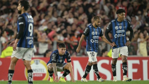 Los jugadores de Independiente del Valle después del partido ante River Plate en Buenos Aires, el 15 de mayo de 2025.