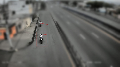 Cámaras de seguridad monitorean circulación de motocicletas en Guayaquil, el 26 de mayo de 2024.