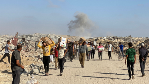 Miles de palestinos acudieron a un nuevo centro de distribución de ayuda, 27 de mayo de 2025.