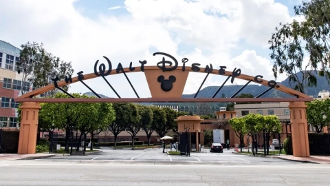 La entrada a los estudios de Disney, en Burbank, California, 1 de junio de 2025.