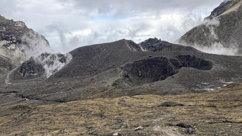 El volcán Guagua Pichincha con fumarolas, 31 de mayo de 2025.
