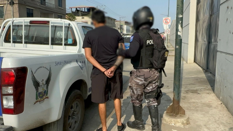 Imagen referencial sobre una persona detenida por la Policía en Guayas el 20 de septiembre de 2024.