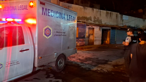 Criminalística realiza el levantamiento de un cadáver en Santa Elena.