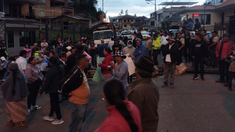 Protestas en Sayausí bloquean la vía Cuenca-Molleturo, el 17 de junio de 2025.