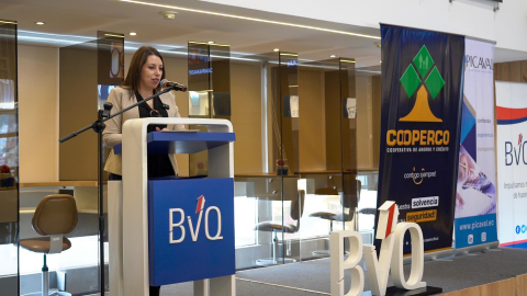 La Superintendente de Economía Popular y Solidaria, Christina Murillo, en un evento de la Bolsa de Valores de Quito, el 19 de junio de 2025.