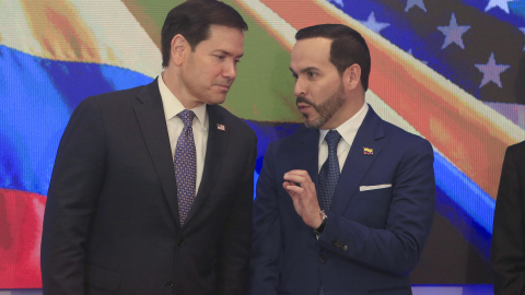 El presidente de Colombia, Abelardo de la Espriella (d), habla con el secretario de Estado de Estados Unidos, Marco Rubio, este martes 8 de septiembre de 2026 en Barranquilla, Colombia.