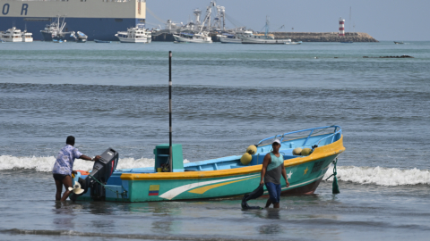 Pescadores en Manta el 11 de septiembre de 2026, en medio de el fenómeno de El Niño.